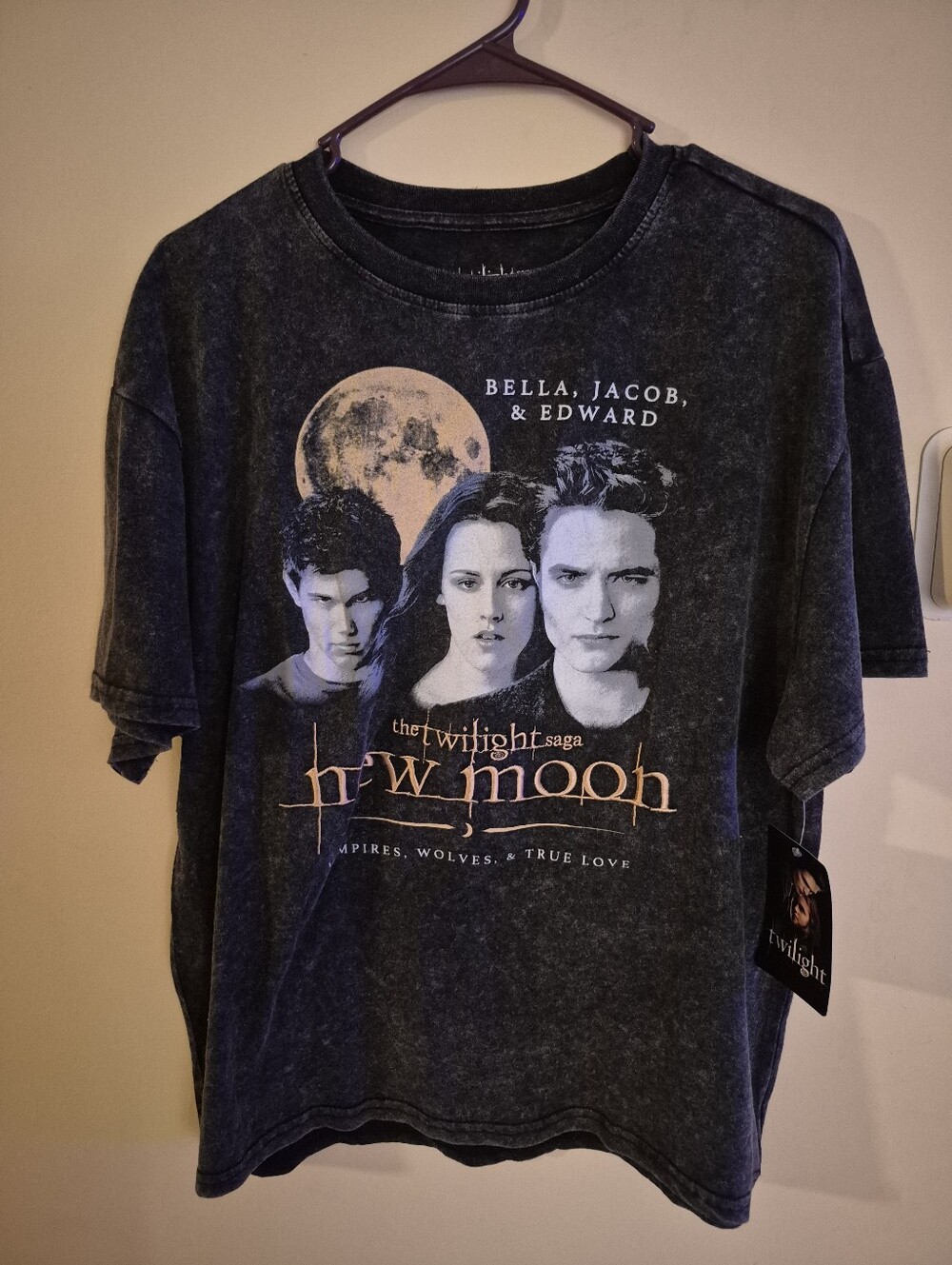 The Twilight Saga New Moon Bella, Jacob & Edward T-Shirt Medium "Viral Tik Tok"